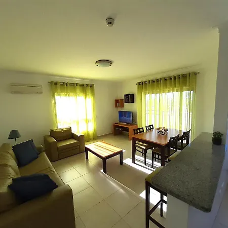 Prázdninový dům Areias Da Rocha House
